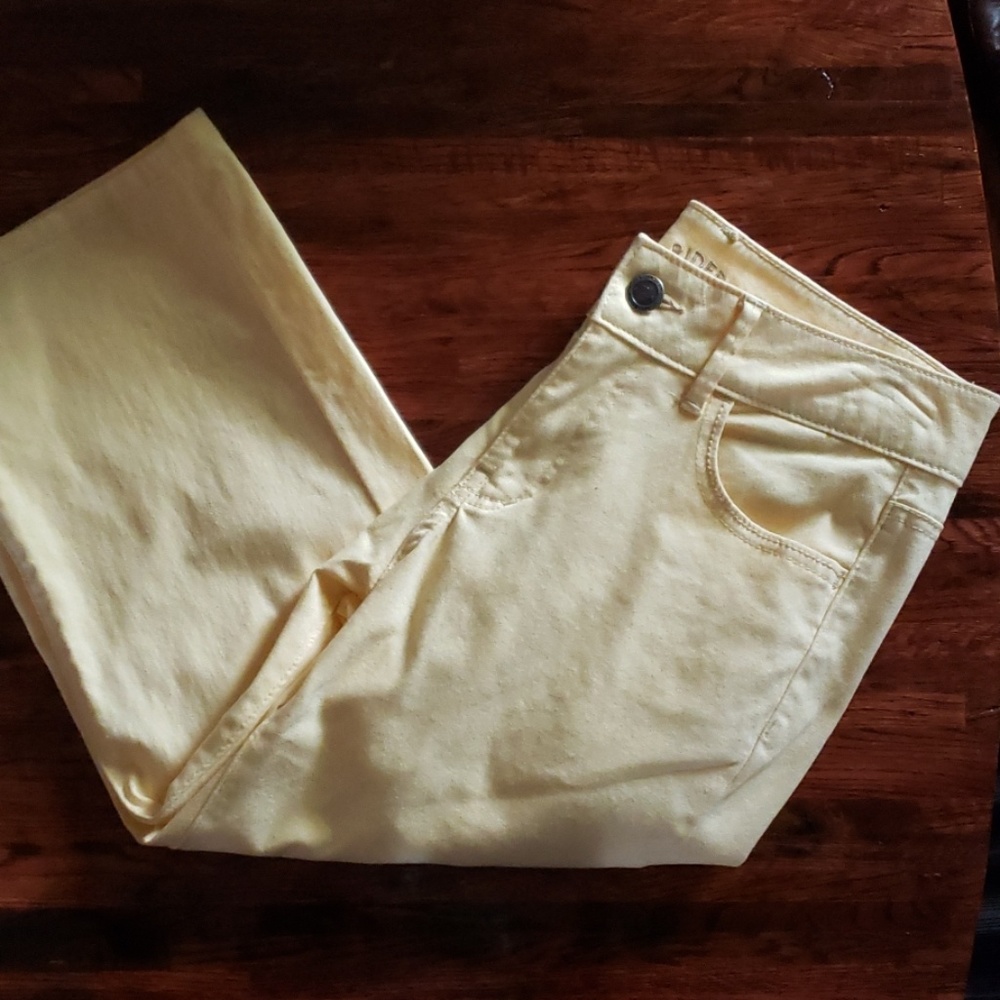 Lee Riders Yellow Capri Pants Size 4